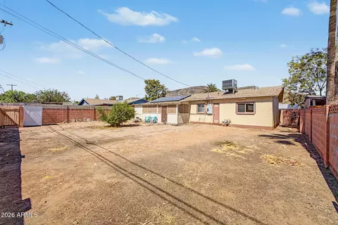 Exterior - 11608 N 20th Dr, Phoenix, AZ 85029 photo 3 of 4