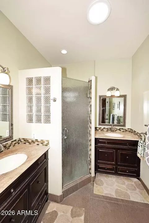 Bath - 8104 N 8th Ave, Phoenix, AZ 85021 photo 2 of 9
