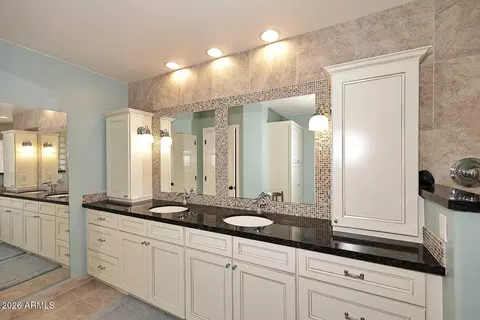 Bath - 8104 N 8th Ave, Phoenix, AZ 85021 photo 5 of 9