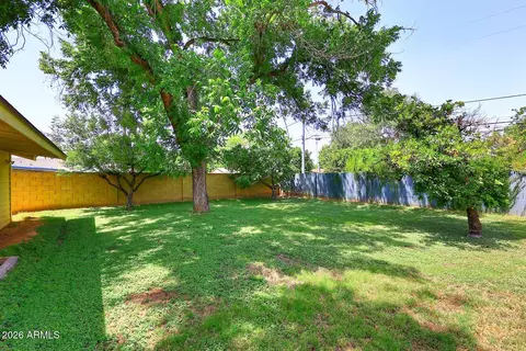 Exterior - 8104 N 8th Ave, Phoenix, AZ 85021 photo 8 of 10