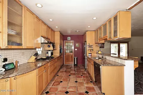 Kitchen - 8104 N 8th Ave, Phoenix, AZ 85021 photo 2 of 4