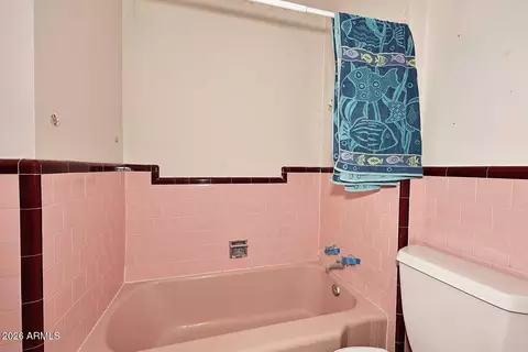 Bath - 8104 N 8th Ave, Phoenix, AZ 85021 photo 4 of 9