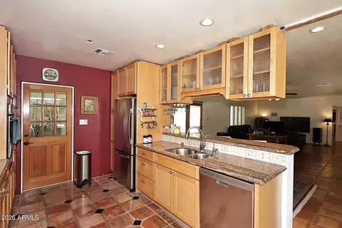 Kitchen - 8104 N 8th Ave, Phoenix, AZ 85021 photo 4 of 4