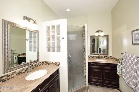 Bath - 8104 N 8th Ave, Phoenix, AZ 85021 photo 1 of 9