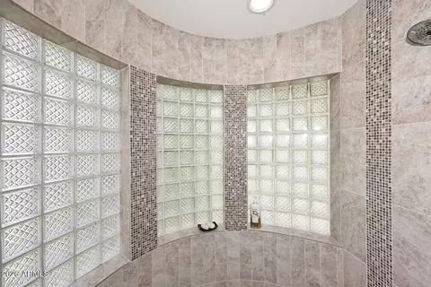 Bath - 8104 N 8th Ave, Phoenix, AZ 85021 photo 8 of 9