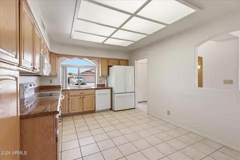 Kitchen - 7833 E Nopal Ave, Mesa, AZ 85209 photo 3 of 4