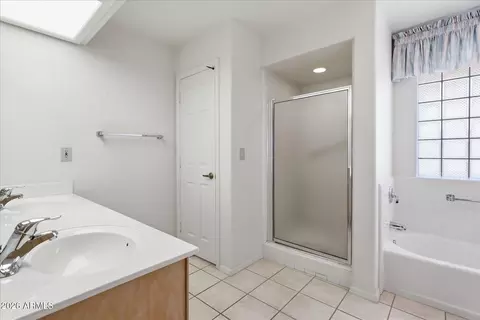 Bath - 7833 E Nopal Ave, Mesa, AZ 85209 photo 2 of 5