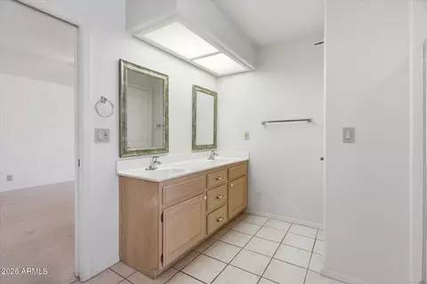 Bath - 7833 E Nopal Ave, Mesa, AZ 85209 photo 4 of 5