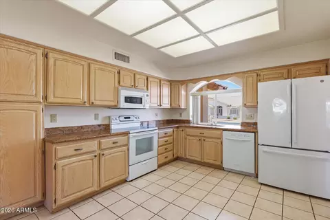 Kitchen - 7833 E Nopal Ave, Mesa, AZ 85209 photo 4 of 4