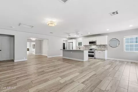 Living - 511 W Roma Ave, Phoenix, AZ 85013 photo 1 of 6