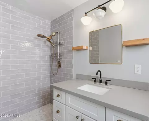 Bath - 511 W Roma Ave, Phoenix, AZ 85013 photo 1 of 3
