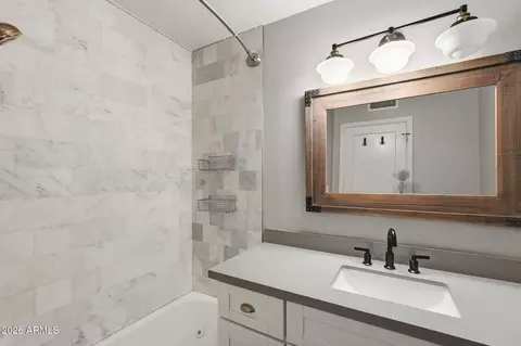 Bath - 511 W Roma Ave, Phoenix, AZ 85013 photo 3 of 3