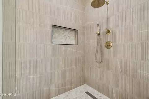 Bath - 4107 E Avalon Dr, Phoenix, AZ 85018 photo 4 of 10