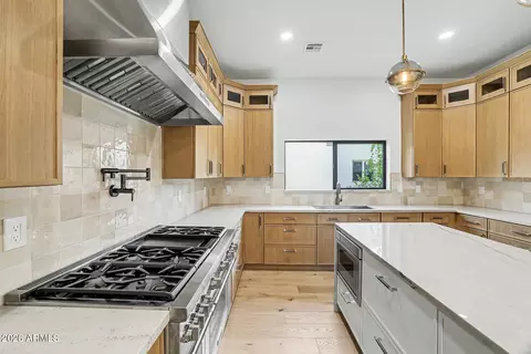Kitchen - 4107 E Avalon Dr, Phoenix, AZ 85018 photo 4 of 6