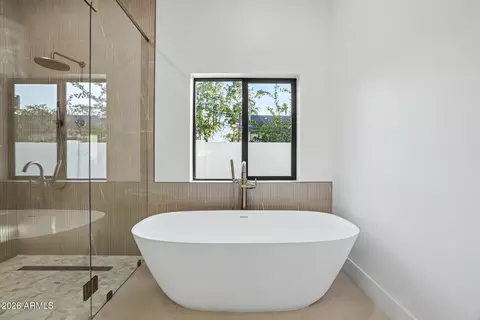 Bath - 4107 E Avalon Dr, Phoenix, AZ 85018 photo 2 of 10