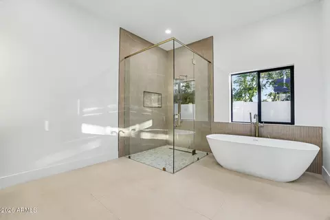 Bath - 4107 E Avalon Dr, Phoenix, AZ 85018 photo 1 of 10