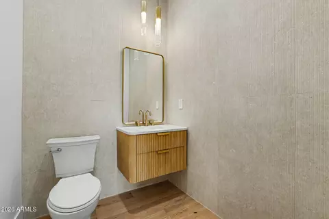 Bath - 4107 E Avalon Dr, Phoenix, AZ 85018 photo 7 of 10