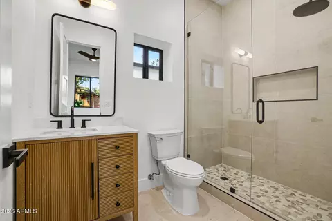 Bath - 4107 E Avalon Dr, Phoenix, AZ 85018 photo 8 of 10