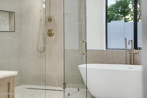 Bath - 4107 E Avalon Dr, Phoenix, AZ 85018 photo 3 of 10