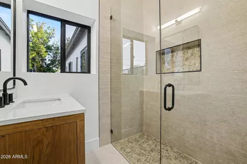 Bath - 4107 E Avalon Dr, Phoenix, AZ 85018 photo 10 of 10