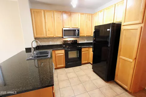 Kitchen - 3630 E Leslie Dr, Gilbert, AZ 85296 photo 2 of 3