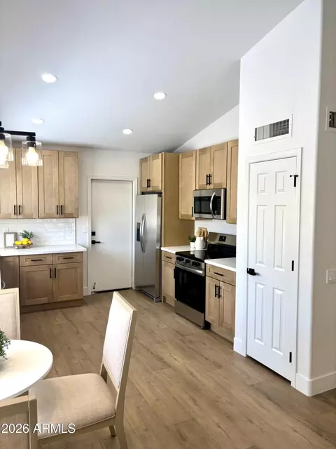 Kitchen - 6147 E Quartz Cir, Mesa, AZ 85215 photo 2 of 6
