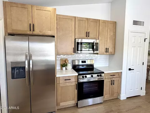 Kitchen - 6147 E Quartz Cir, Mesa, AZ 85215 photo 5 of 6