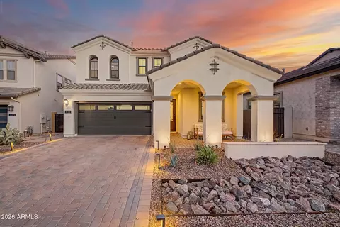 819 E Deer Creek Rd, Phoenix, AZ 85048