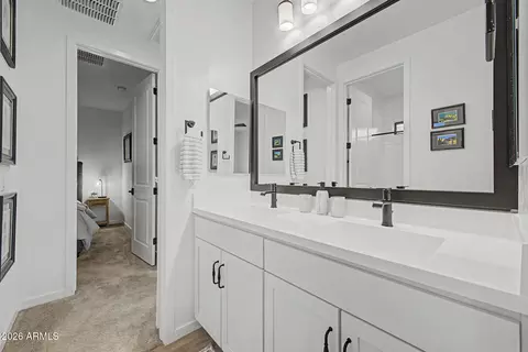 Bath - 819 E Deer Creek Rd, Phoenix, AZ 85048 photo 5 of 6