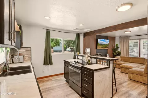 Kitchen - 811 E Lone Pine Cir, Payson, AZ 85541 photo 3 of 5