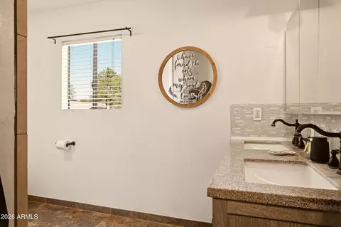 Bath - 811 E Lone Pine Cir, Payson, AZ 85541 photo 2 of 4