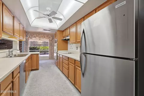 Kitchen - 3217 E Malapai Dr, Phoenix, AZ 85028 photo 2 of 6