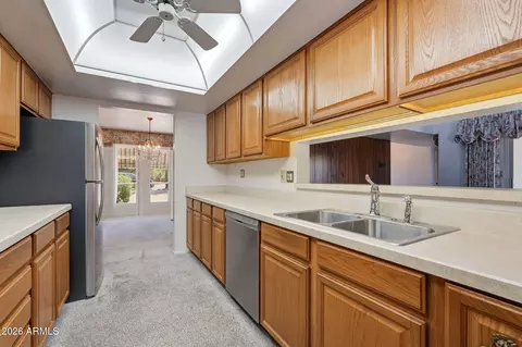Kitchen - 3217 E Malapai Dr, Phoenix, AZ 85028 photo 5 of 6
