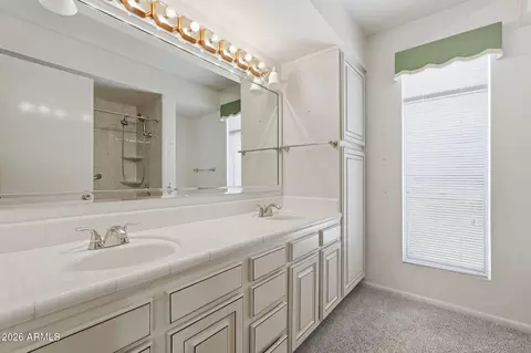 Bath - 3217 E Malapai Dr, Phoenix, AZ 85028 photo 3 of 5