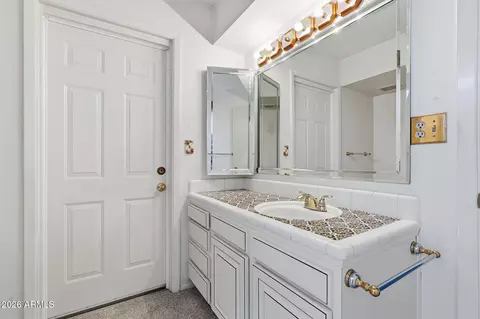 Bath - 3217 E Malapai Dr, Phoenix, AZ 85028 photo 2 of 5