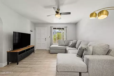 Living - 1449 E Highland Ave #3, Phoenix, AZ 85014 photo 2 of 2