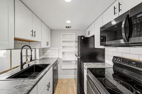 Kitchen - 1449 E Highland Ave #3, Phoenix, AZ 85014 photo 1 of 4