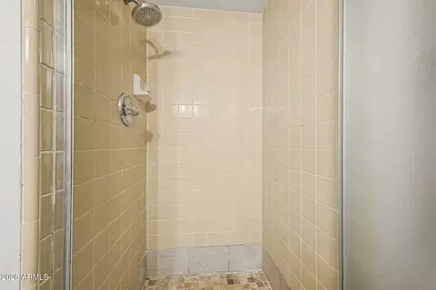 Bath - 1449 E Highland Ave #3, Phoenix, AZ 85014 photo 1 of 5