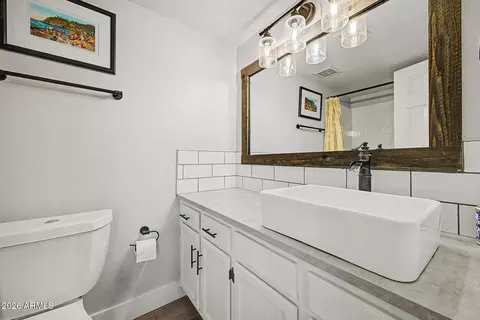 Bath - 1449 E Highland Ave #3, Phoenix, AZ 85014 photo 4 of 5