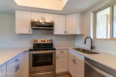 Kitchen - 4150 E Cactus Rd #216, Phoenix, AZ 85032 photo 2 of 2
