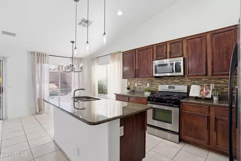 Kitchen - 7260 E Monte Ave, Mesa, AZ 85209 photo 4 of 5