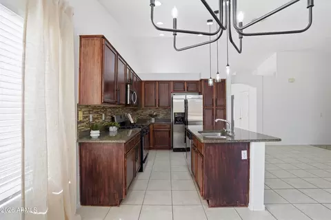 Kitchen - 7260 E Monte Ave, Mesa, AZ 85209 photo 2 of 5