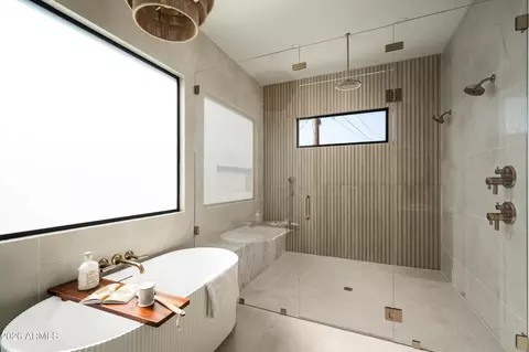 Bath - 4524 E Devonshire Ave, Phoenix, AZ 85018 photo 3 of 7