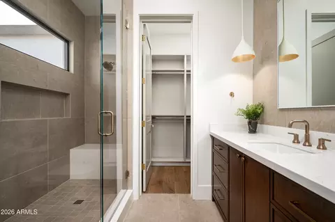 Bath - 4524 E Devonshire Ave, Phoenix, AZ 85018 photo 5 of 7