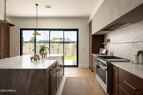 Kitchen - 4524 E Devonshire Ave, Phoenix, AZ 85018 photo 4 of 8