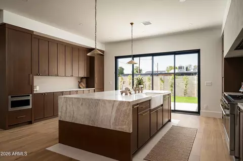 Kitchen - 4524 E Devonshire Ave, Phoenix, AZ 85018 photo 5 of 8