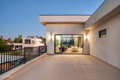 Exterior - 4524 E Devonshire Ave, Phoenix, AZ 85018 photo 2 of 10