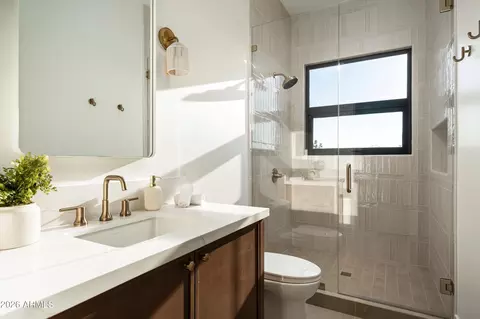 Bath - 4524 E Devonshire Ave, Phoenix, AZ 85018 photo 7 of 7