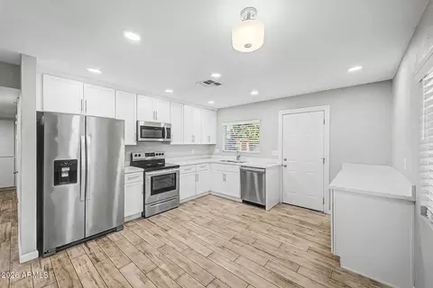 Kitchen - 3217 E Pershing Ave, Phoenix, AZ 85032 photo 1 of 3