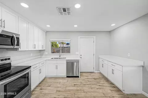 Kitchen - 3217 E Pershing Ave, Phoenix, AZ 85032 photo 2 of 3